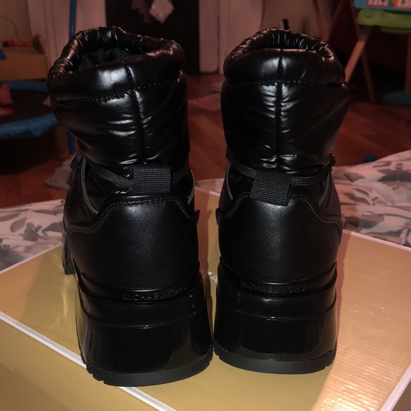 Michael Kors Muse pull-on bootie - Picture 5 of 5